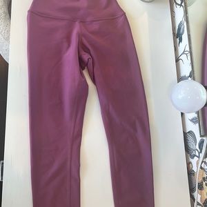 ALO HIGH-WAIST AIRLIFT LEGGINGS (XS)